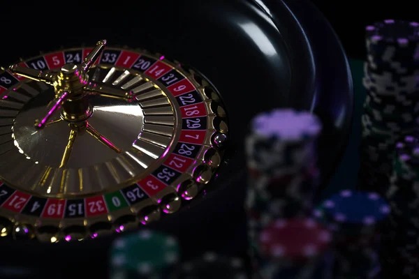 Pretty Gaming live-dealer studio with multi-camera setup and professional host on salamjp